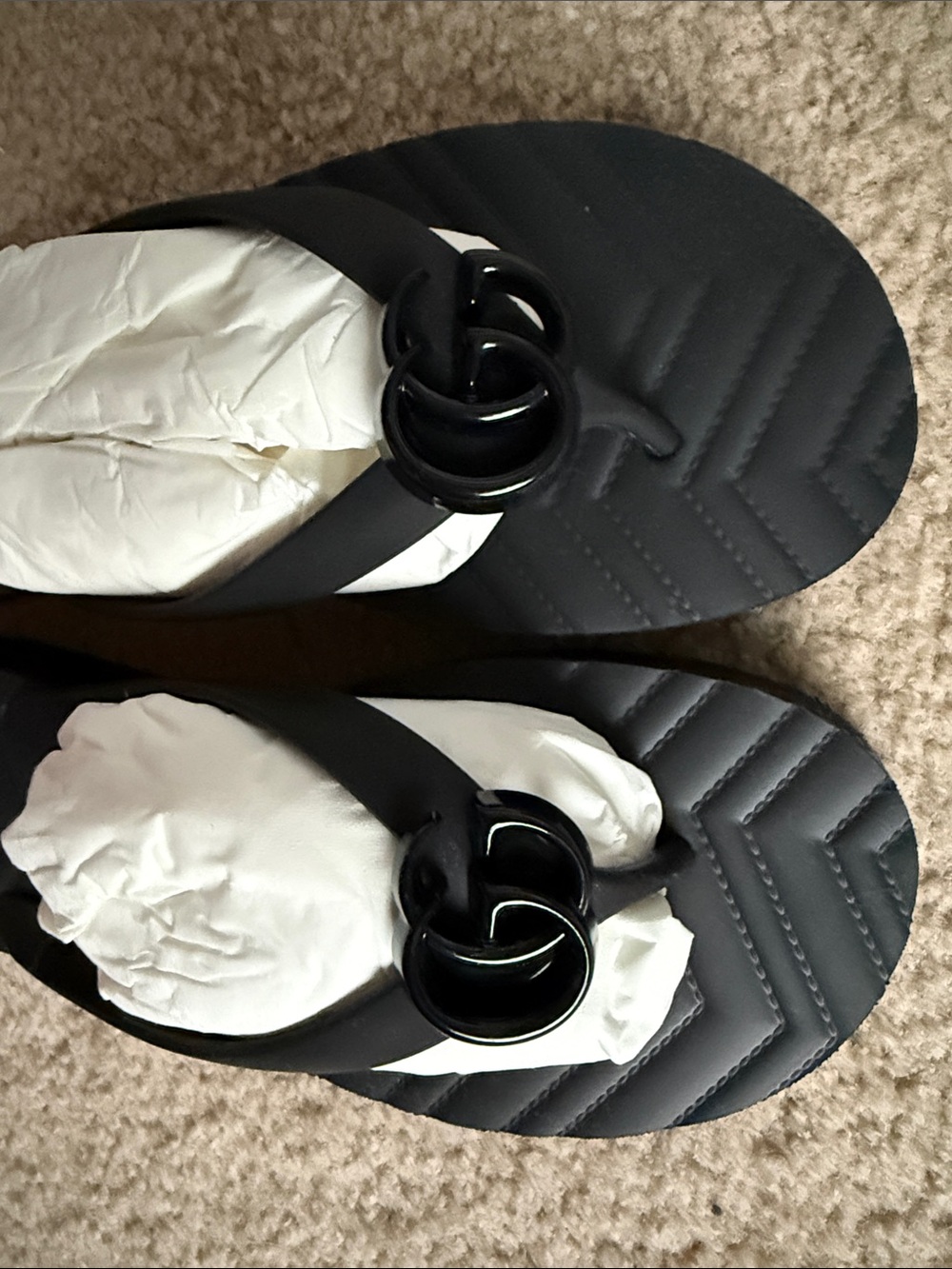 Gucci Black Chevron Rubber Flip Flops with Logo Accent - Picture 6 of 6